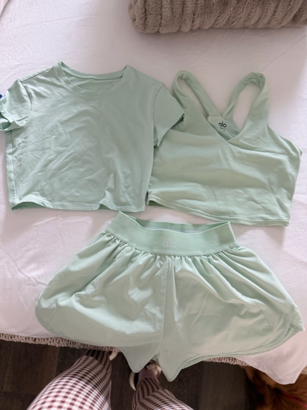 Alo Mint Green Active Set bundle - Crop Tee, Sports Bra S & Shorts. XS
